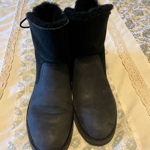 Black Ugg boots